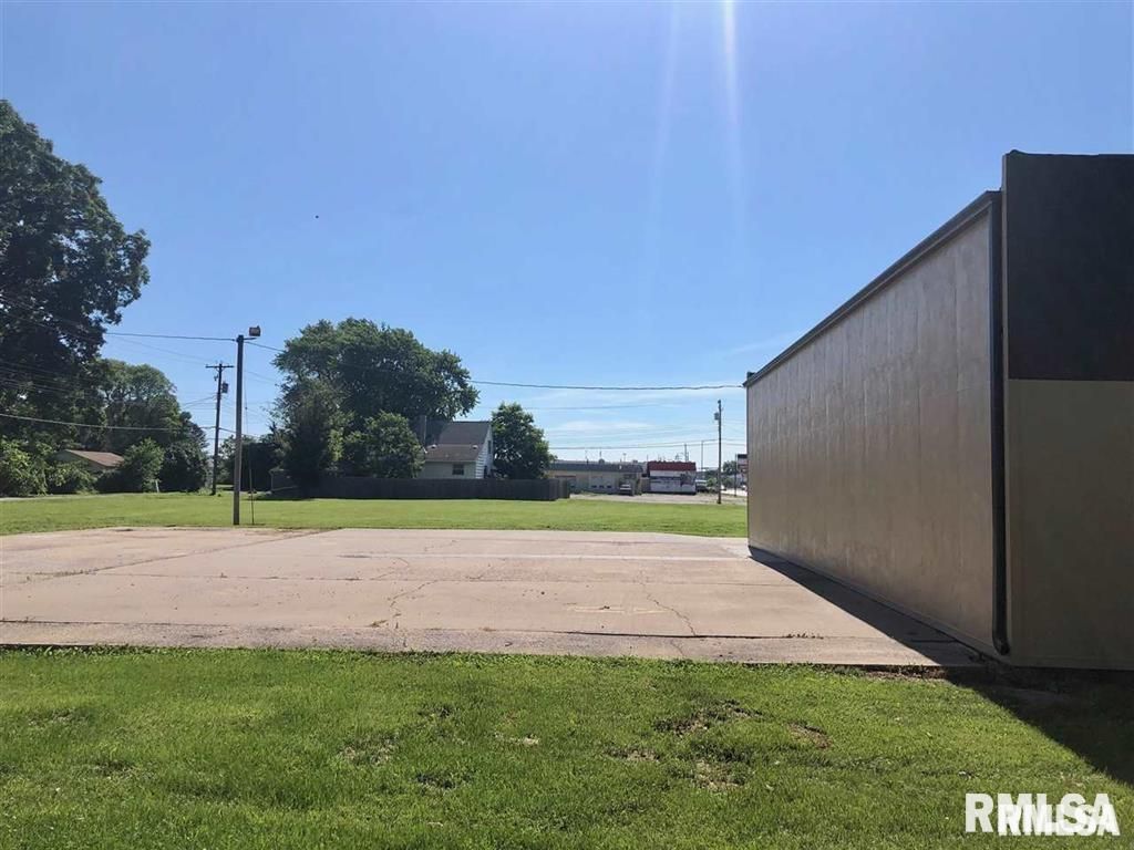 1220 E Jackson St, Macomb, IL 61455